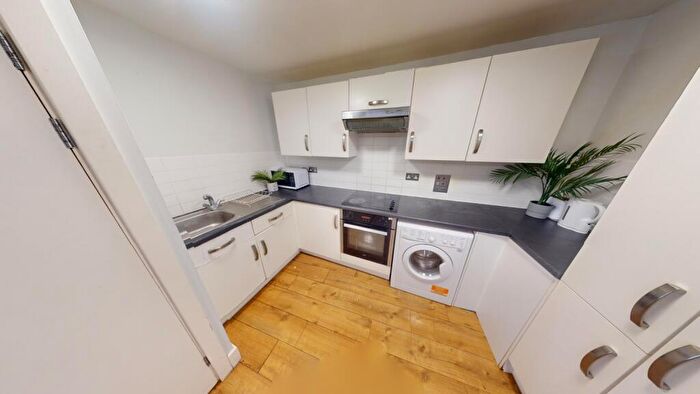 4 Bedroom Flat To Rent In Catherine House, Woolpack Lane, C2