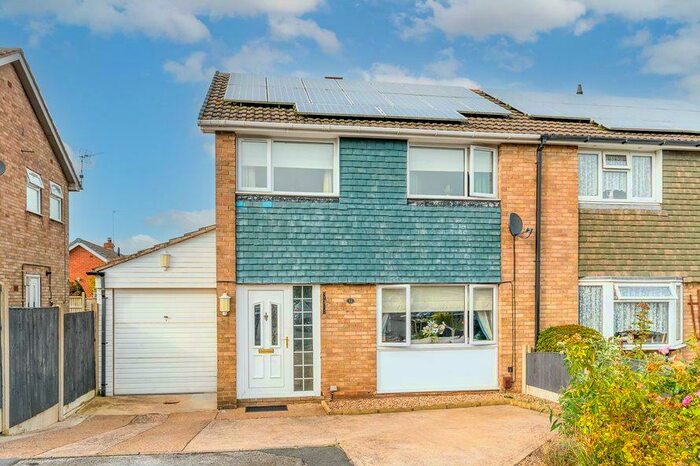 3 Bedroom Semi-Detached House For Sale In Cheddar Close, Rainworth, Mansfield, NG21