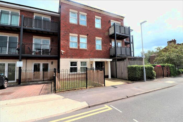 1 Bedroom Flat To Rent In Blythe Wood Court, Waterloo Road, UB8