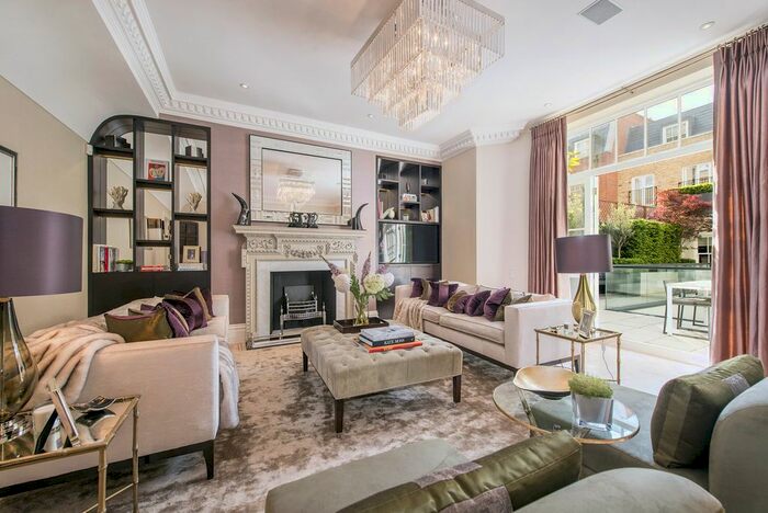 4 Bedroom Flat To Rent In Charles Street, London, W1J