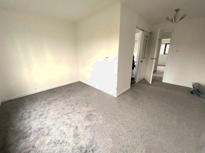 1 Bedroom Flat To Rent In Sycamore Close, London, N9