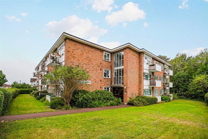 2 Bedroom Flat For Sale In Montalt Road, Woodford Green, IG8