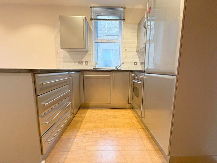 2 Bedroom Flat For Sale In Valley Drive, Harrogate, HG2