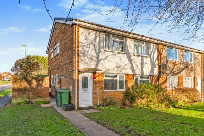 2 Bedroom Flat To Rent In Milford Gardens, Chandler's Ford, Eastleigh, Hampshire, SO53