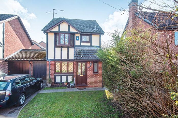 3 Bedroom Property To Rent In Ryves Avenue, Yateley, GU46