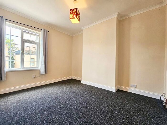 3 Bedroom Flat To Rent In Ilford Lane, Ilford, IG1