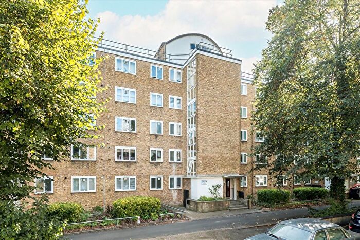 3 Bedroom Flat To Rent In Tildesley Road, Putney, SW15