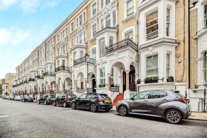 2 Bedroom Flat For Sale In Redcliffe Square, Chelsea, London, SW10