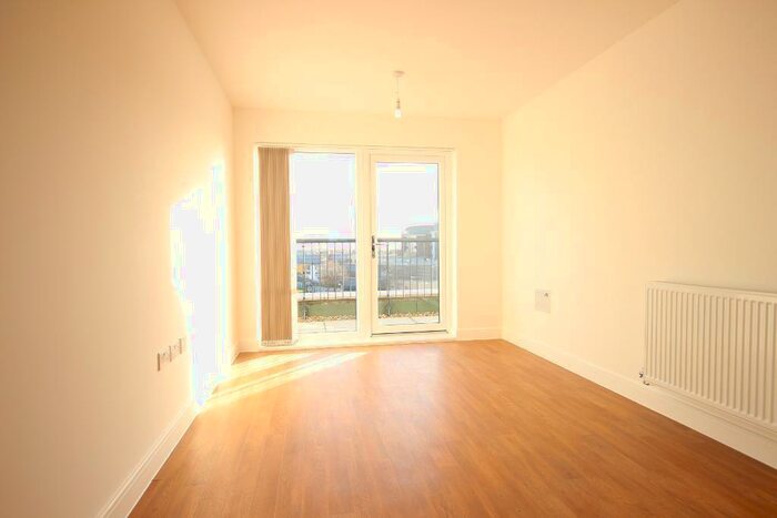 1 Bedroom Flat To Rent In Maxwell Road, Romford, London, RM7