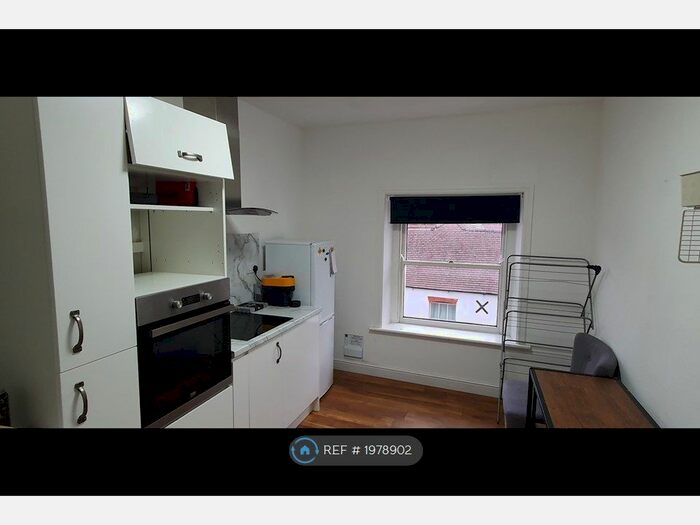 1 Bedroom Flat To Rent In Church Street, Newent, GL18