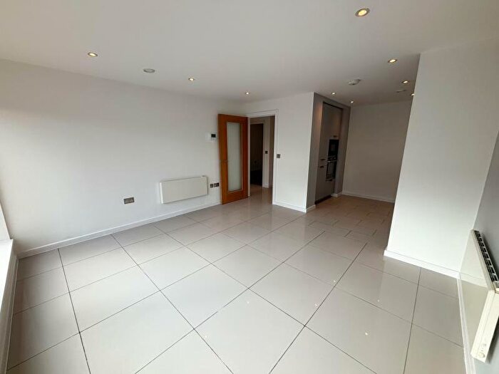 2 Bedroom Apartment To Rent In Apt . :: Ice Plant, M4