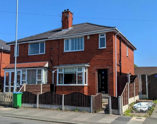 2 Bedroom Semi-Detached House To Rent In Oakdene Road, Middleton, M24