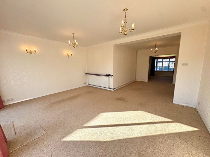 3 Bedroom Semi-Detached House To Rent In Cranford Lane, Hounslow, TW5