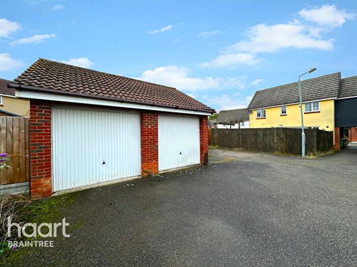 3 Bedroom End Of Terrace House For Sale In Braiding Crescent, Braintree, CM7