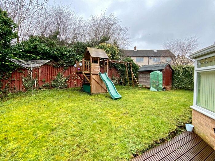 4 Bedroom Detached House For Sale In Briarfield Gardens, Huddersfield, HD5