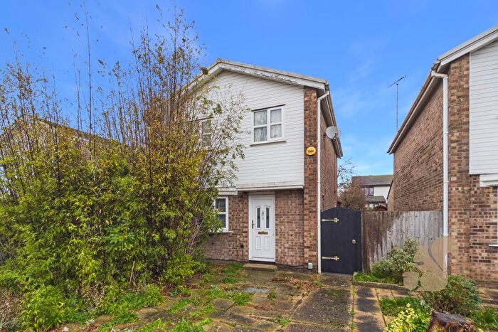 3 Bedroom Link Detached House For Sale In Wells Road, Colchester, CO1
