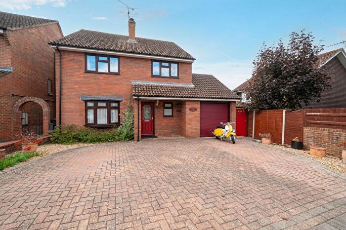 4 Bedroom Detached House For Sale In Mercia Avenue, Charlton, SP10
