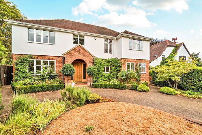 5 Bedroom Detached House To Rent In Drakes Close, Esher, KT10
