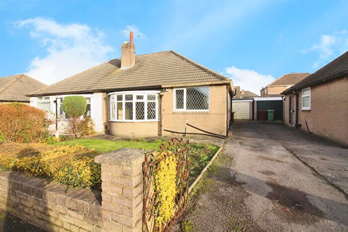2 Bedroom Semi-Detached Bungalow For Sale In Lulworth Drive, Leeds, LS15