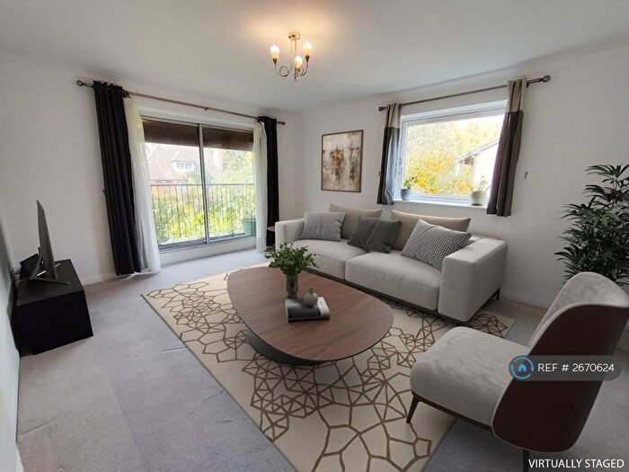 2 Bedroom Flat To Rent In The Charltons, Bournemouth, BH2