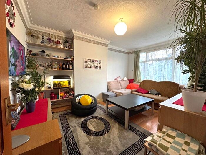 2 Bedroom Property To Rent In Kenton Road, Kenton, HA3