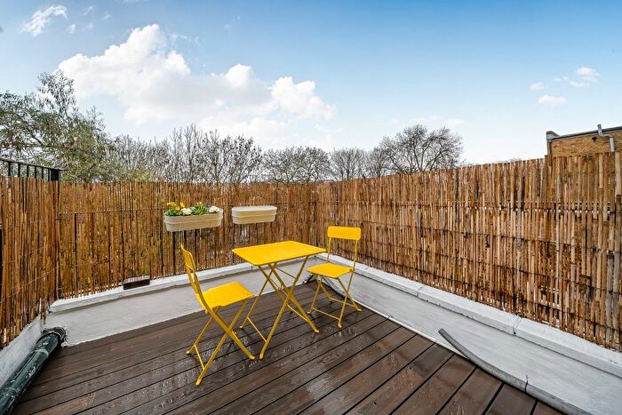 1 Bedroom Flat To Rent In Askew Road, Shepherd's Bush, London, W12