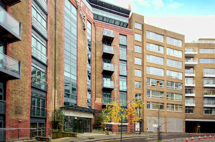 3 Bedroom Flat To Rent In Tea Trade Wharf, Shad Thames, London, SE1