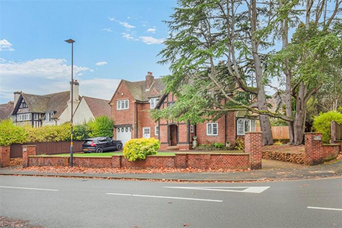 4 Bedroom Detached House For Sale In Beech Hill Road, Sutton Coldfield, B72