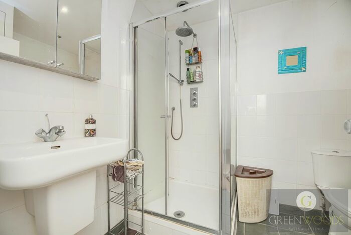 4 Bedroom Bungalow For Sale In Princes Way, London, SW19