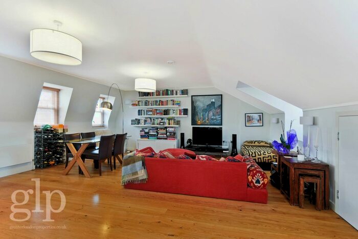 2 Bedroom Flat To Rent In Great Marlborough Street, London, W1F