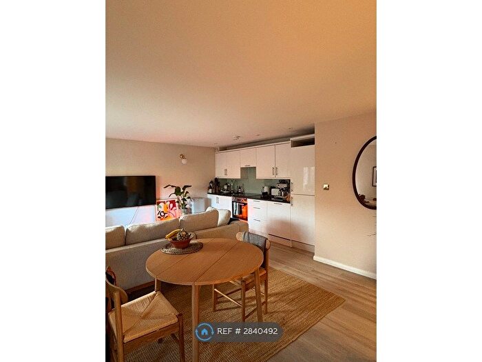 2 Bedroom Flat To Rent In Belgrave House, London, E8