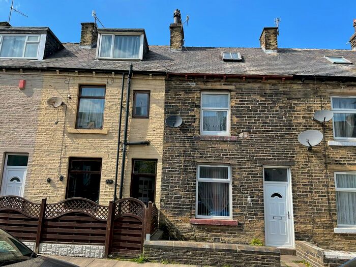 3 Bedroom Terraced House For Sale In Brassey Terrace, Bradford, BD4