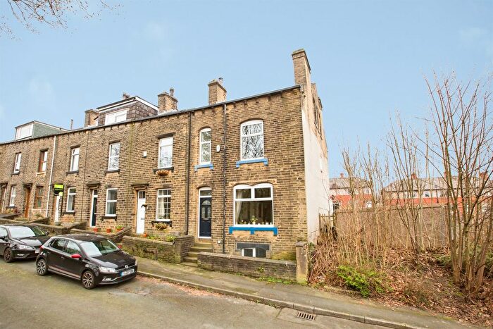 4 Bedroom End Terrace House For Sale In Clifton Street, Sowerby Bridge, HX6