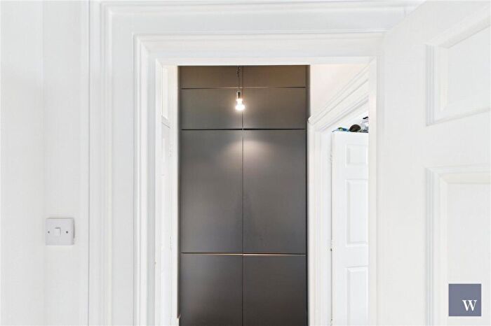 2 Bedroom Apartment For Sale In Thurlow Hill, London, SE21