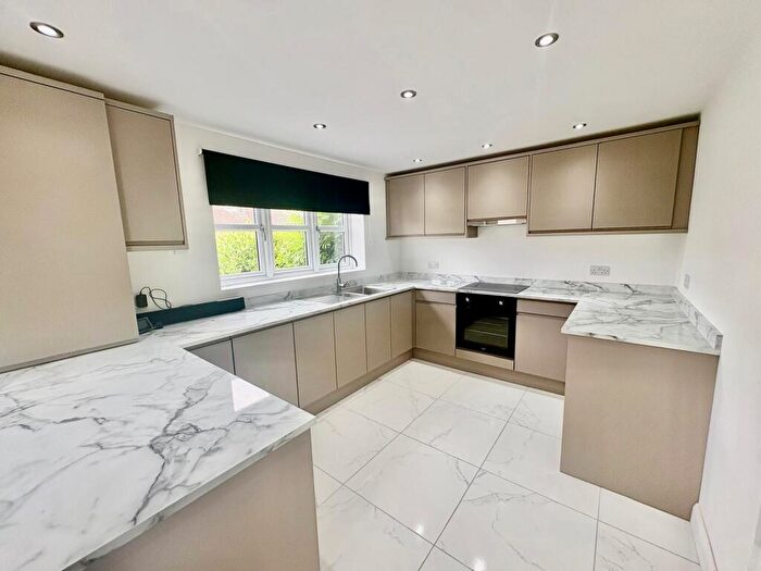 3 Bedroom House To Rent In Thorold Close, Clifton, NG11