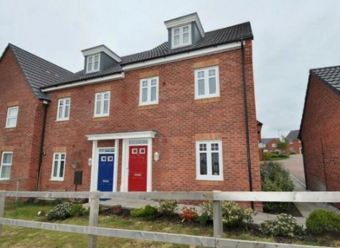 3 Bedroom Semi-Detached House To Rent In Snowgoose Way, ST5