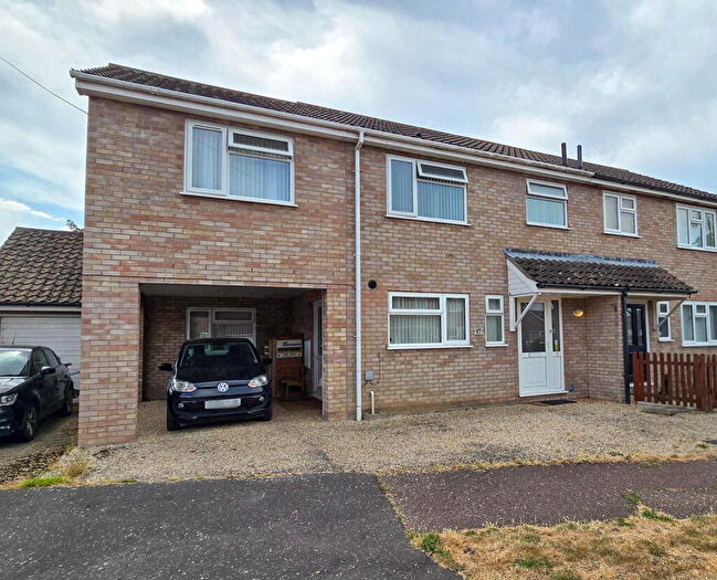 5 Bedroom Semi-Detached House For Sale In Plasset Drive, Attleborough, NR17