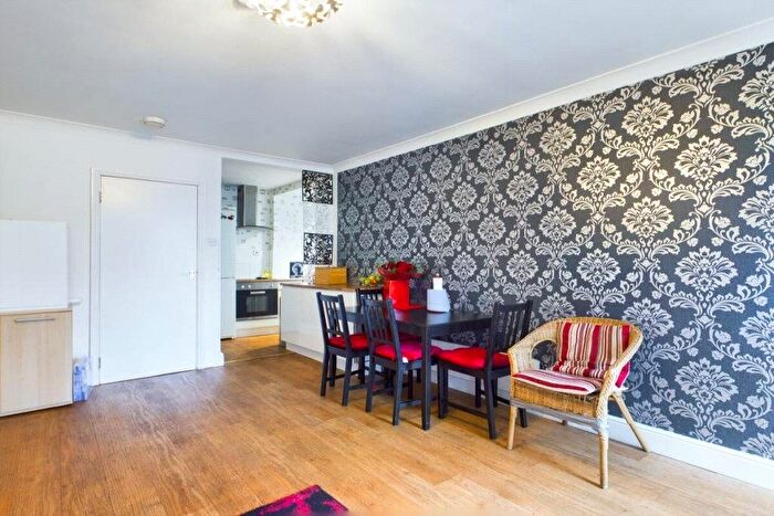 2 Bedroom Detached House To Rent In Russell Road, Walthamstow, E17