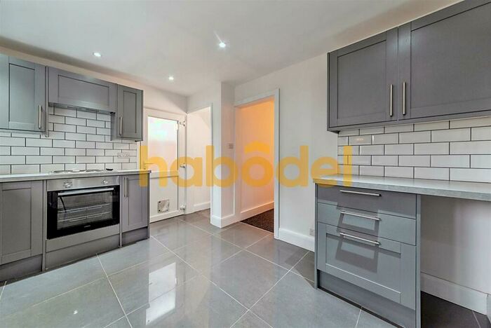 3 Bedroom Semi-Detached House To Rent In Fairfax Avenue, Newark On Trent, NG24