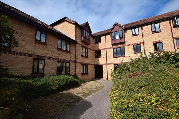3 Bedroom Flat To Rent In Maple Court, Dagenham, RM8