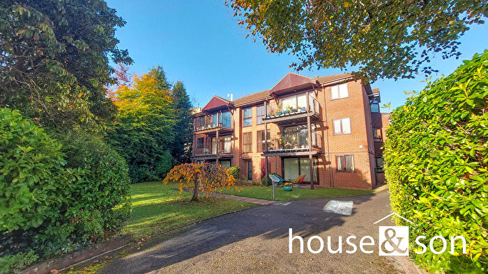 2 Bedroom Apartment For Sale In Ground Floor Garden Apartment, Grosvenor Road, Westbourne, BH4