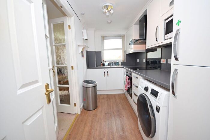 1 Bedroom Flat For Sale In Halley's Court, Sandford Gate, KY1