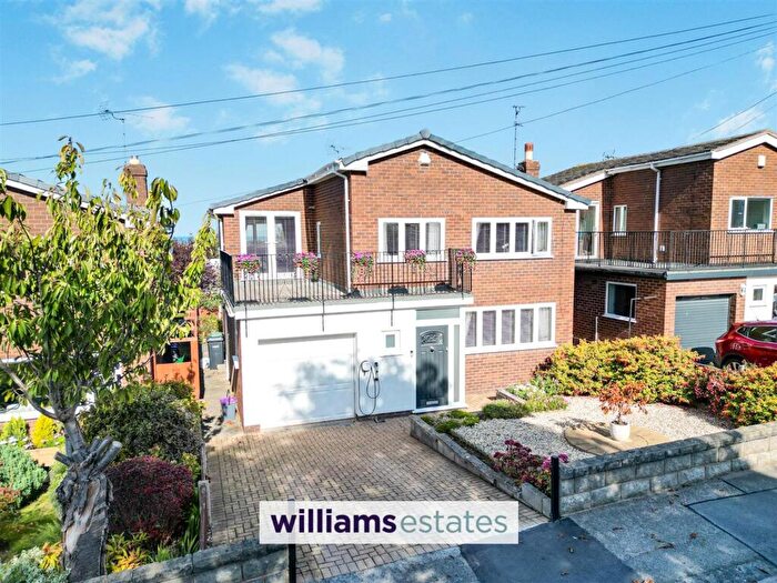 4 Bedroom Detached House For Sale In Gronant Road, Prestatyn, LL19