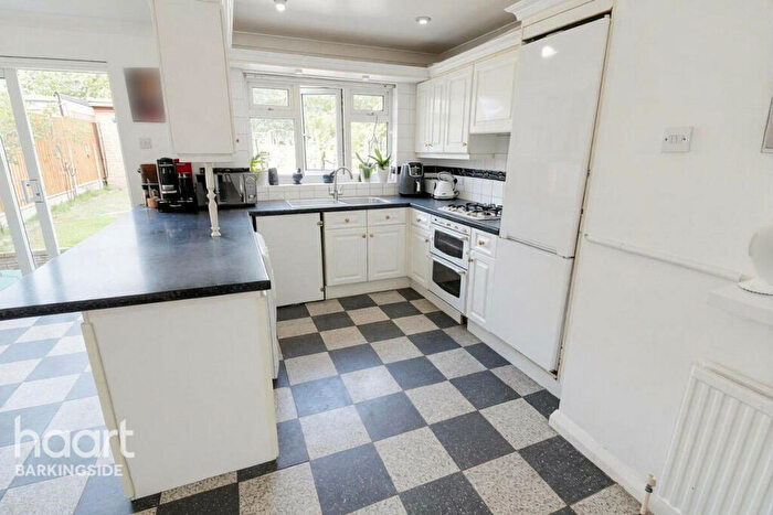 3 Bedroom Terraced House For Sale In Kingsley Road, Hainault, IG6