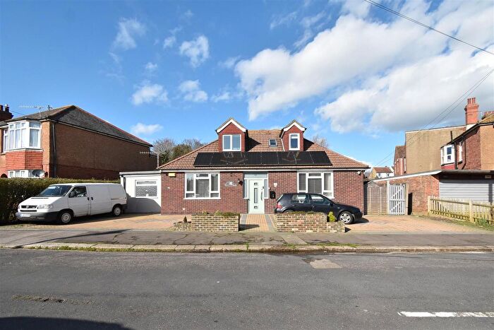 4 Bedroom Detached Bungalow For Sale In Moscow Road, Hastings, TN35