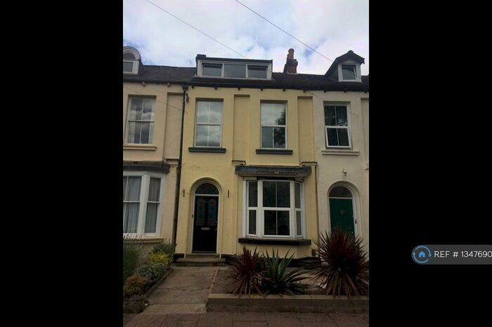 2 Bedroom Flat To Rent In Regent Square, Doncaster, DN1