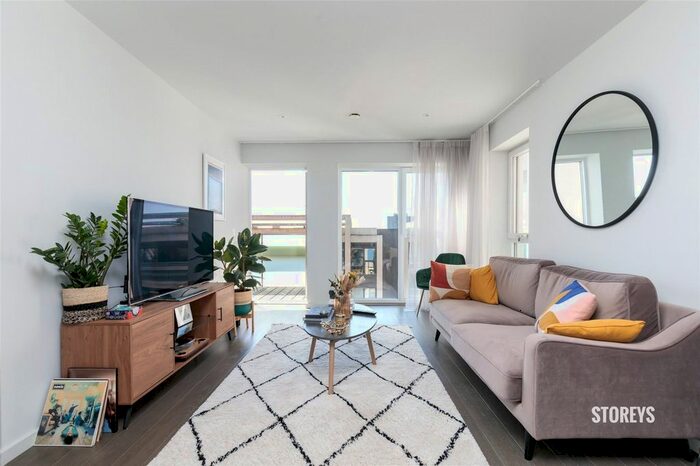 2 Bedroom Flat To Rent In York Way, Kings Cross, London, N7