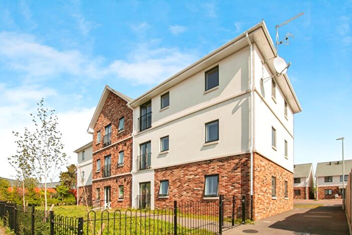 2 Bedroom Flat For Sale In Alice Gardens, Parkstone, Poole, Dorset, BH12
