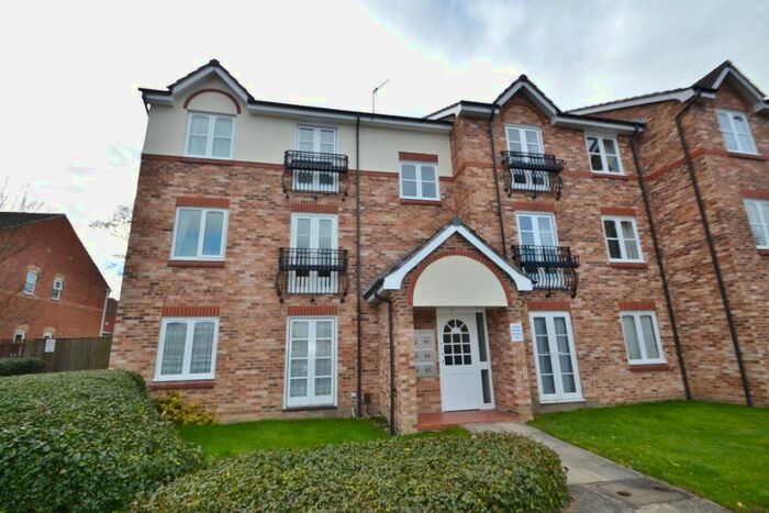 2 Bedroom Flat To Rent In Swinnow Close, Leeds, LS13