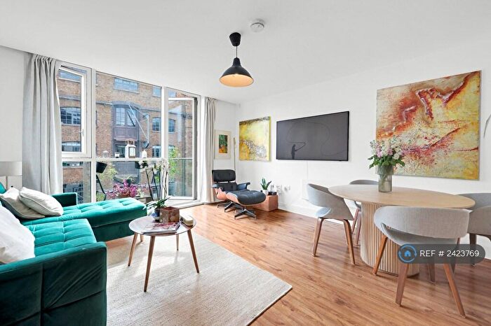 2 Bedroom Flat To Rent In Gowers Walk, London, E1